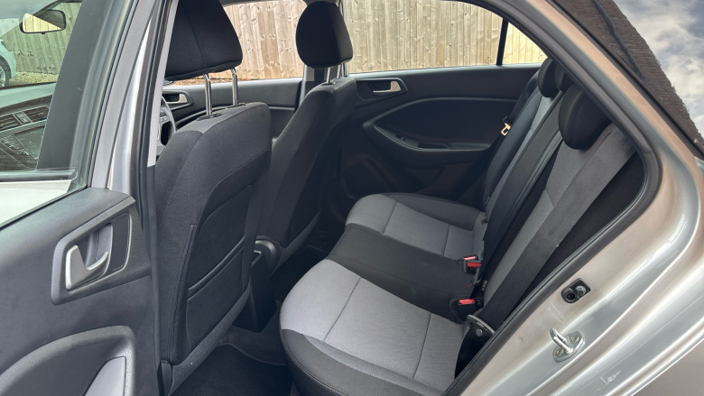 Hyundai i20 1.2 MPi SE 5dr Petrol Hatchback